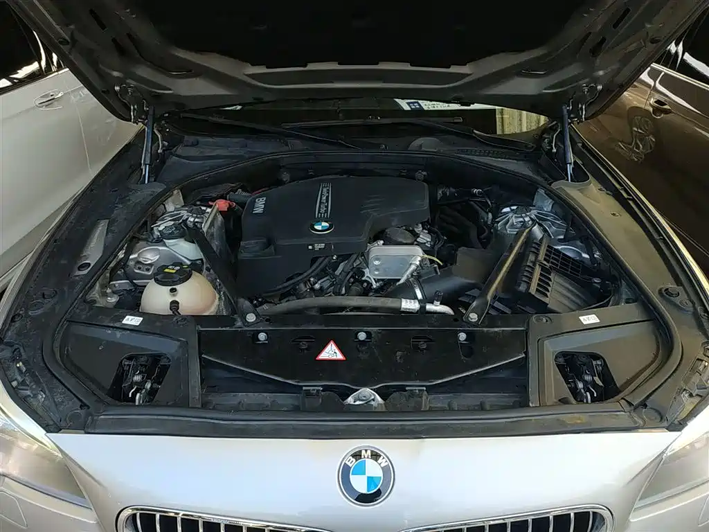 BMW 5 Series 2014 520Li Elegance фото 10
