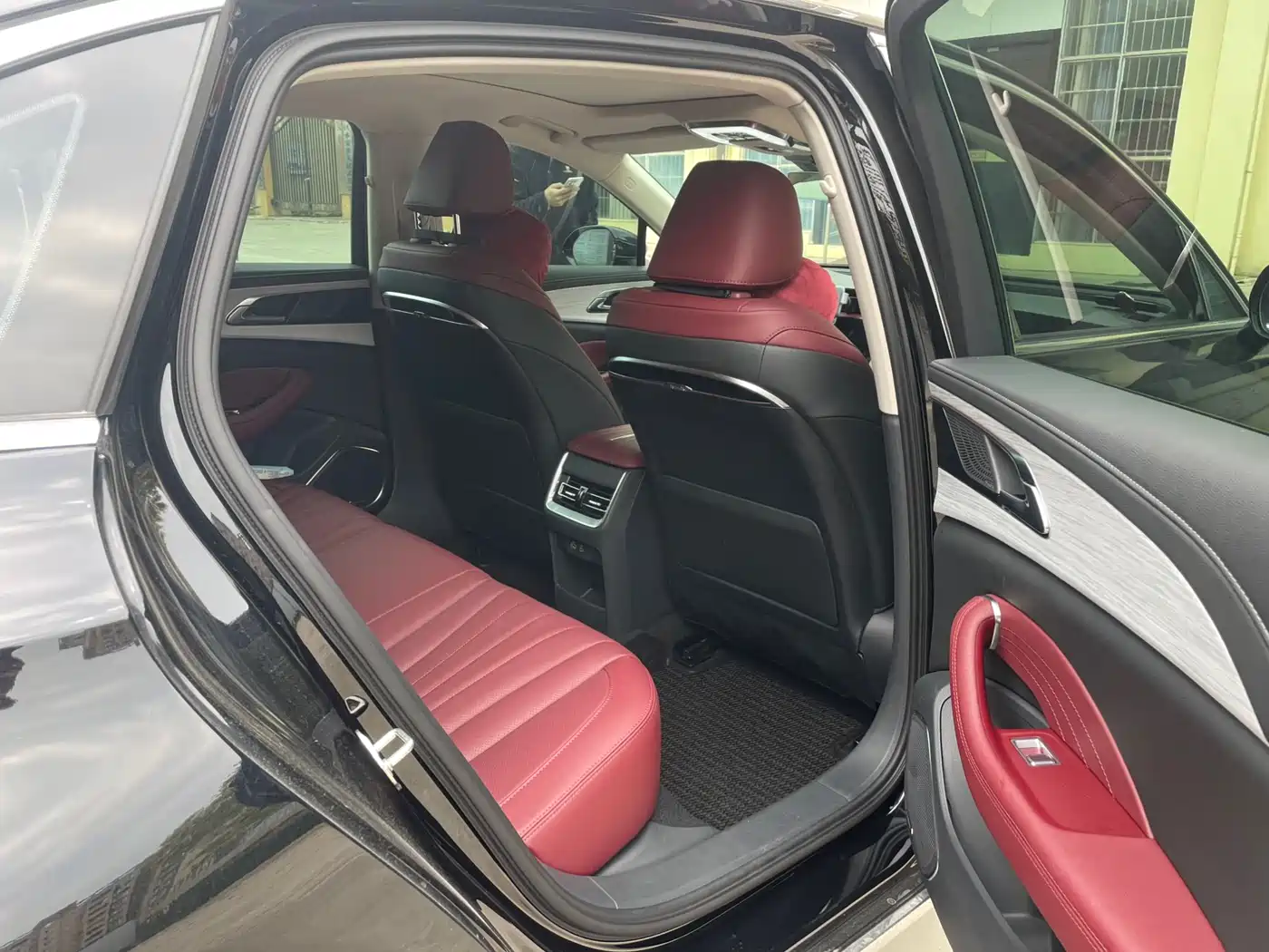Hongqi H5 2025 2.0T Automatic Flag Celebration 500,000 Units Anniversary Edition фото 6