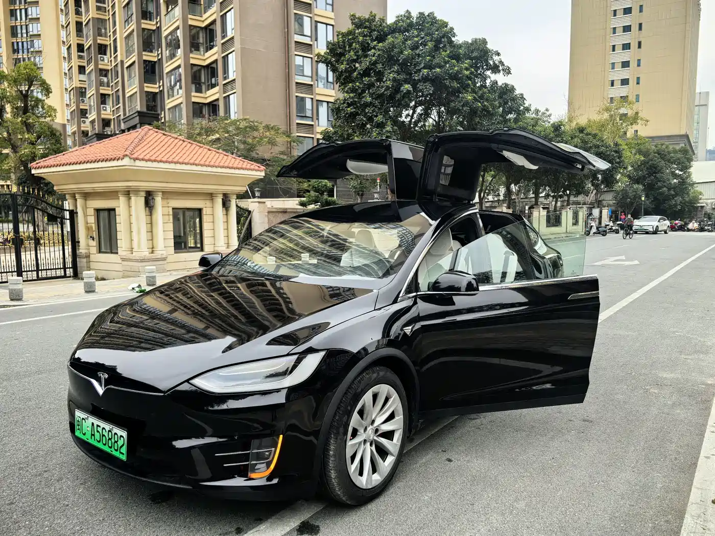 TESLA MODEL X