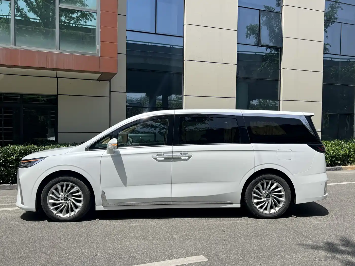 Voyah Auto Voyah Dreamer 2022 Low-carbon Edition Think+Smart Driving Package фото 7