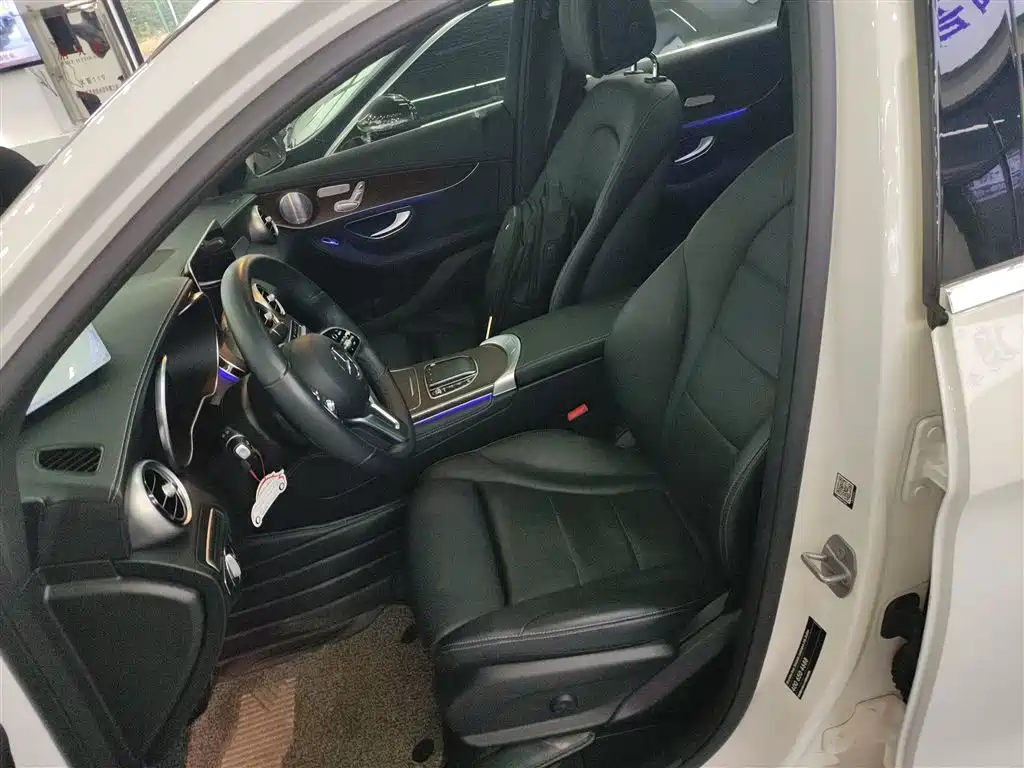 MERCEDES-BENZ GLC