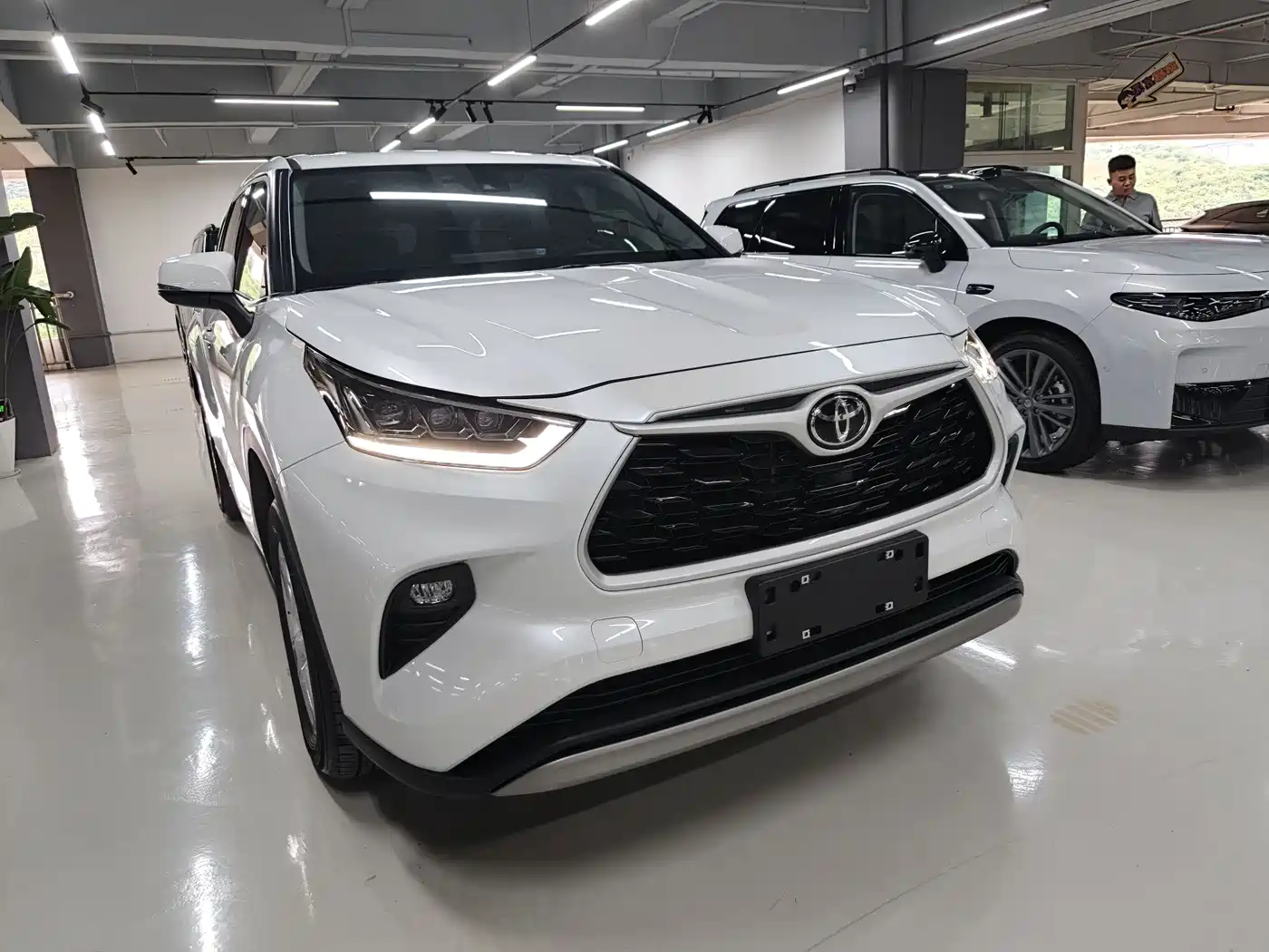 TOYOTA HIGHLANDER