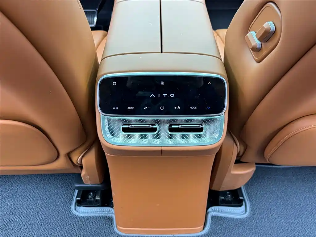 AITO Wenjie AITO M8 2025 Range Extender Max+ Edition 53.4kWh 5-seater фото 11