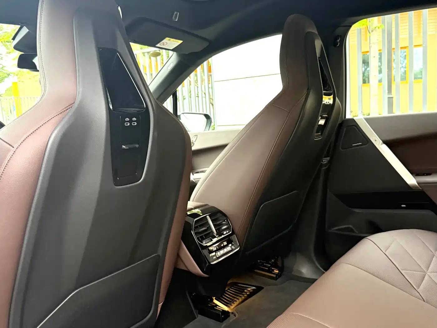 BMW iX 2022 xDrive40 фото 16