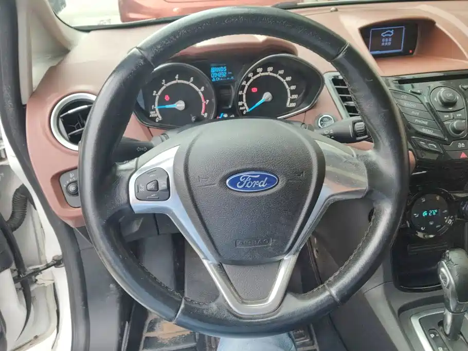 Фото 15 - Ford Fiesta