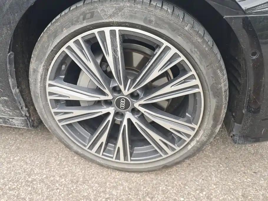 Фото 6 - Audi A6L