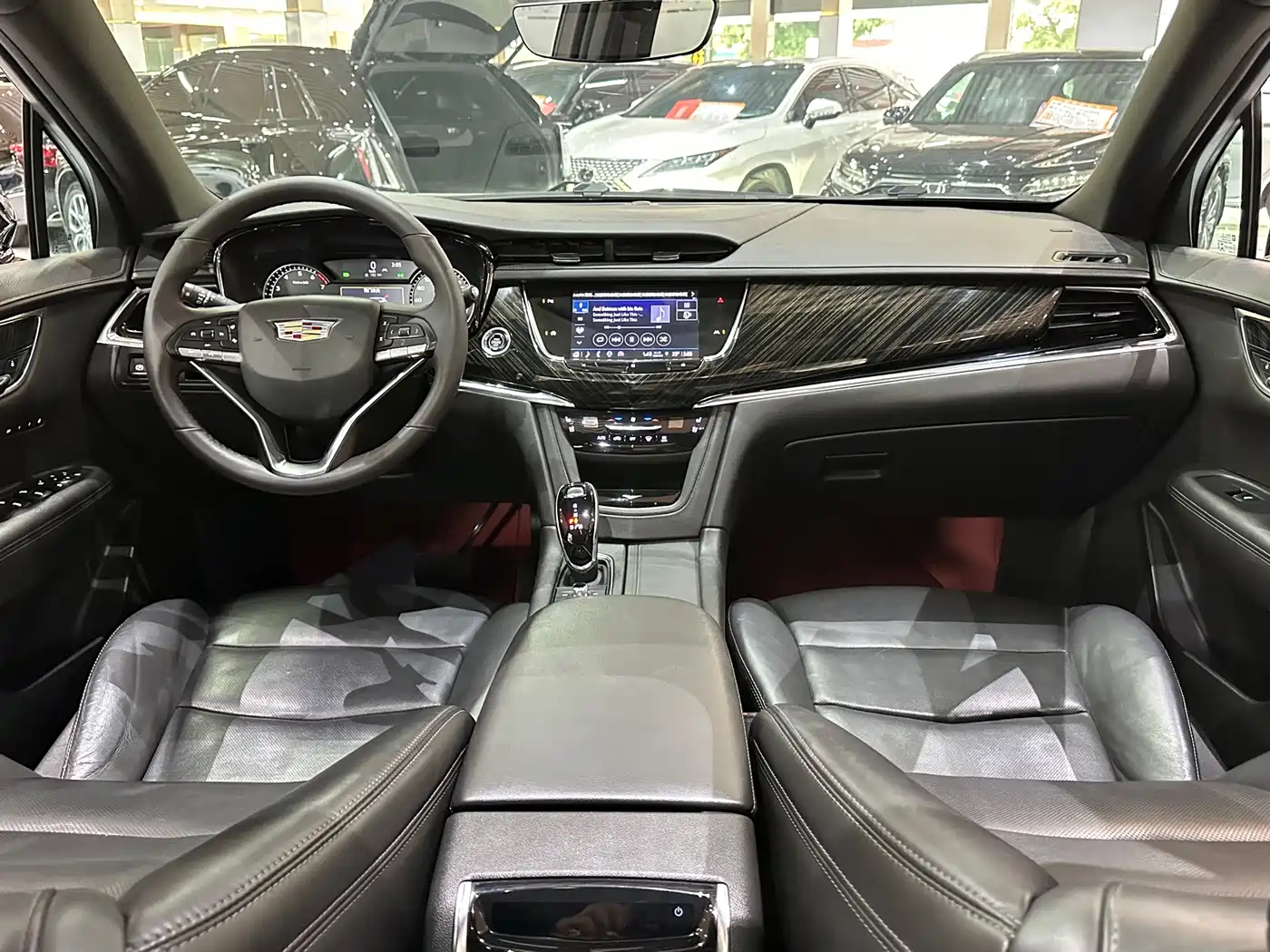 CADILLAC XT6