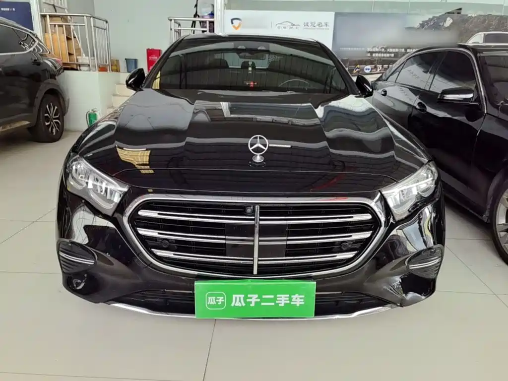 Фото 3 - Mercedes-Benz E-Class