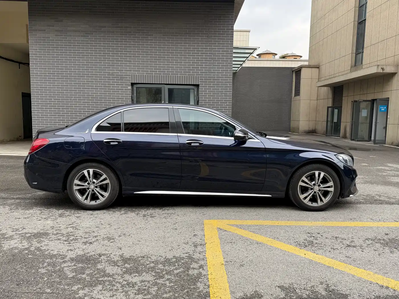 Mercedes-Benz C-Class 2015 Facelift C 200 L Sport фото 17