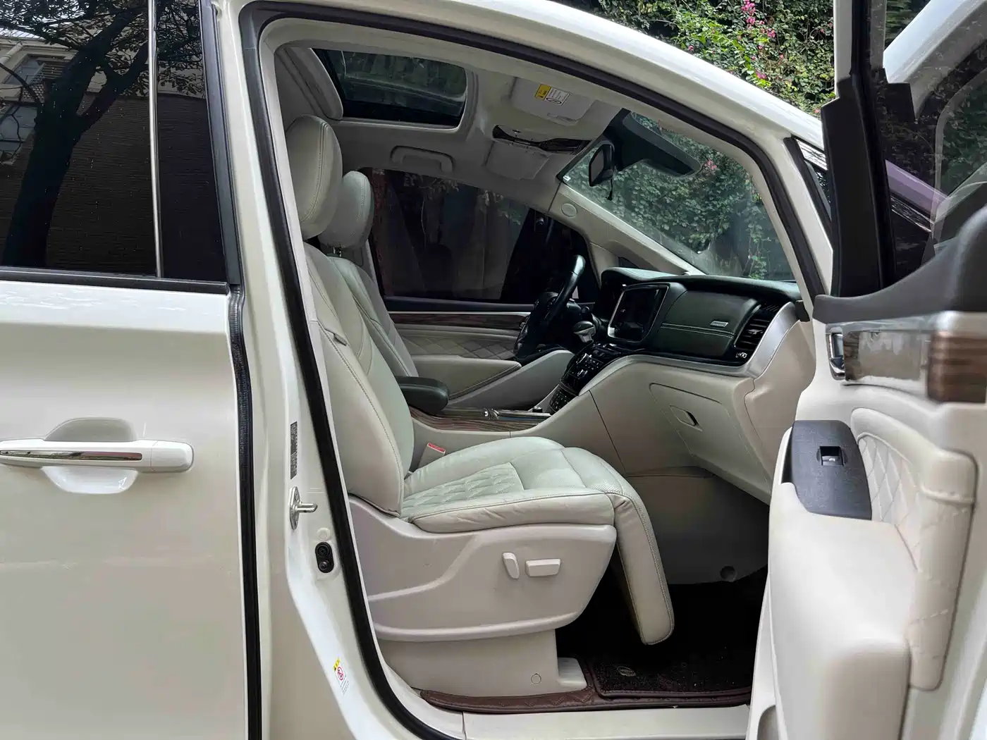 GAC Trumpchi Trumpchi M8 2018 320T Premium Edition фото 9