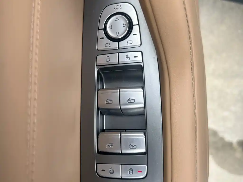 Fang Cheng Bao Leopard 8 2024 2025 Zhiyong Flagship 7-Seater