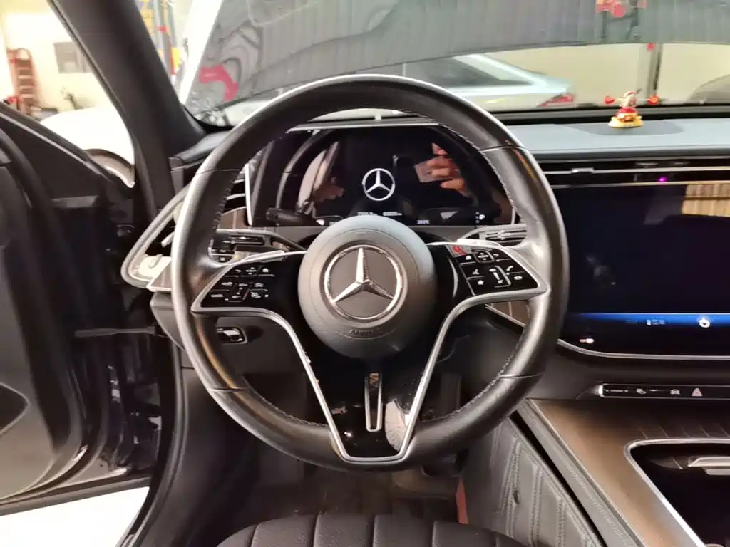 Фото 7 - Mercedes-Benz E-Class