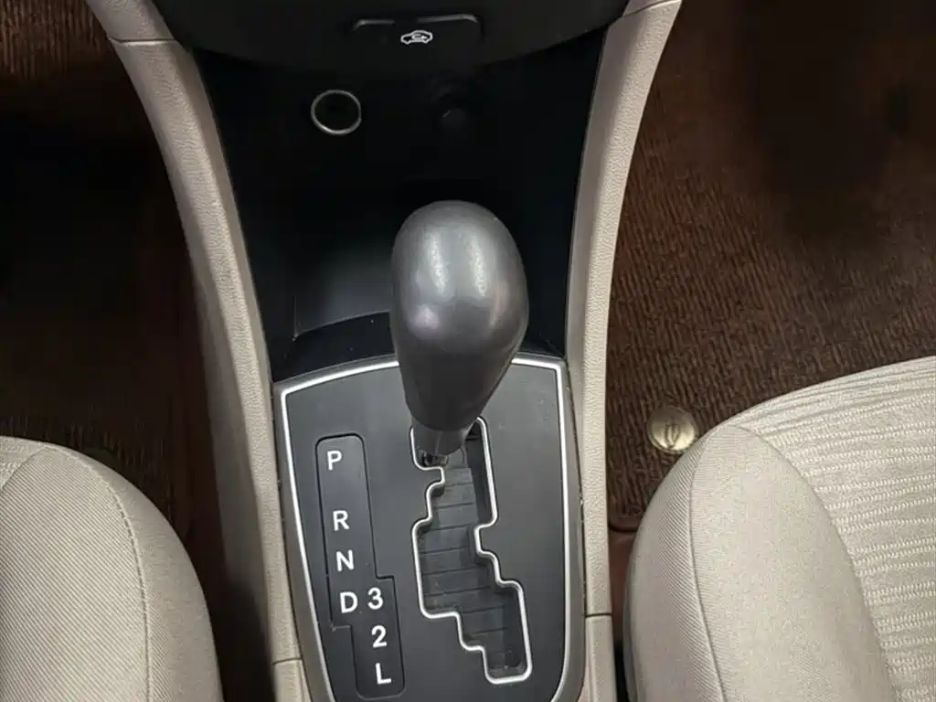 Hyundai Verna 2014 1.4L Automatic Leading GLX фото 7