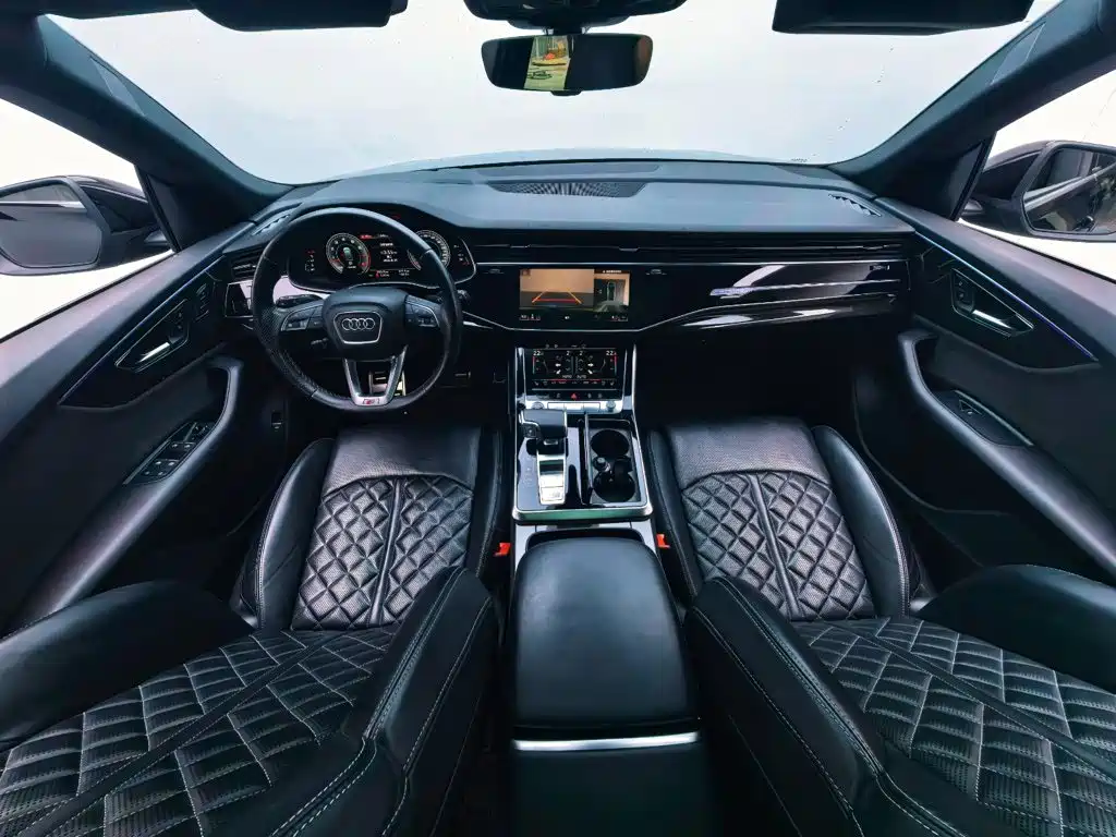 Photo 11 - Audi Q8