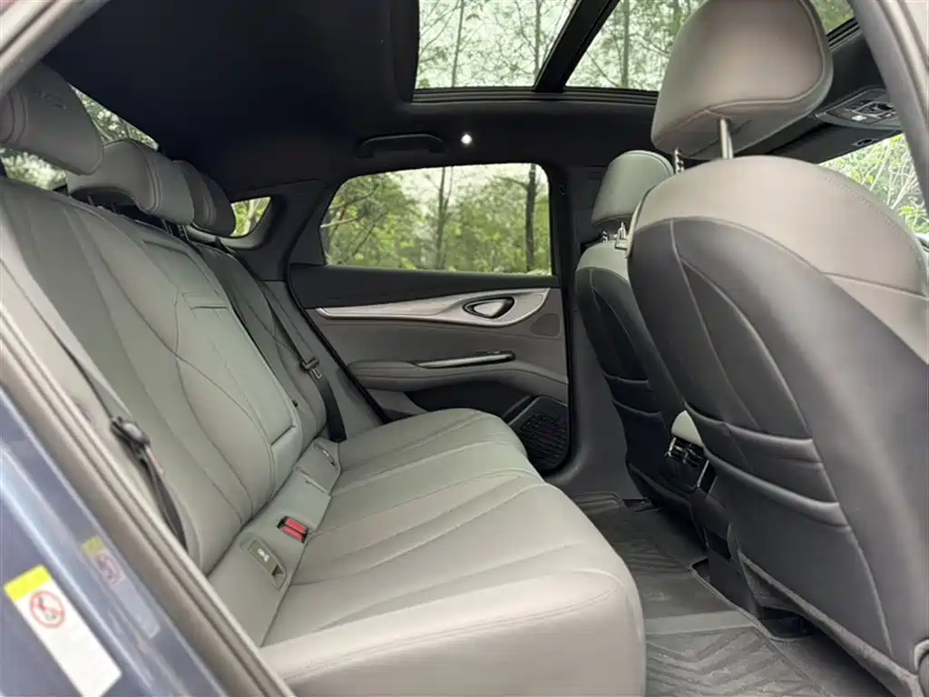 BYD Seal 2024 Glory Edition DM-i 1.5L 121km Luxury фото 20