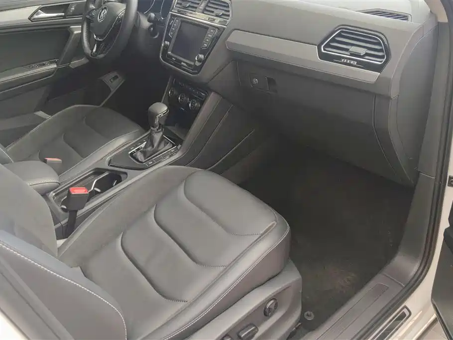 Volkswagen Tiguan L 2018 380TSI Automatic AWD Luxury Edition фото 8