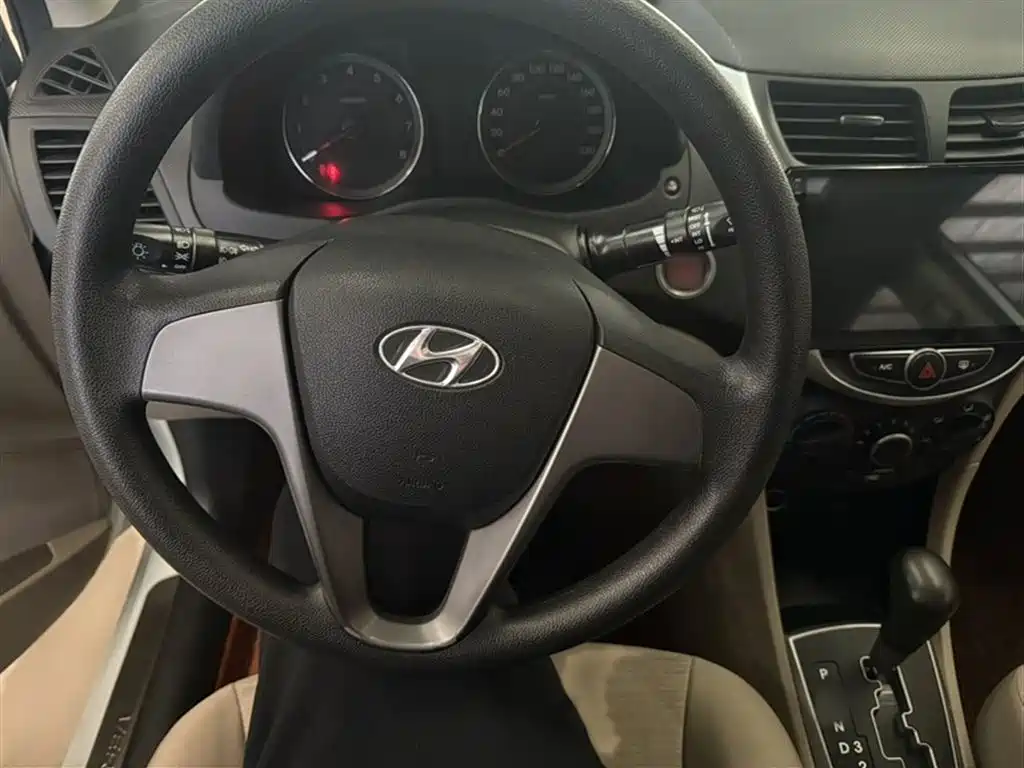 Hyundai Verna 2014 1.4L Automatic Leading GLX фото 3