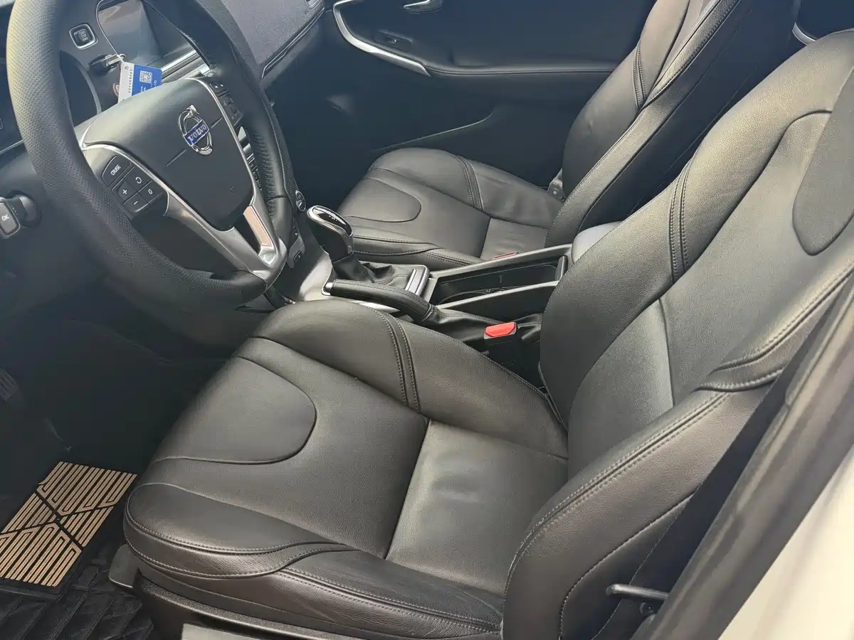 Фото 6 - Volvo V40