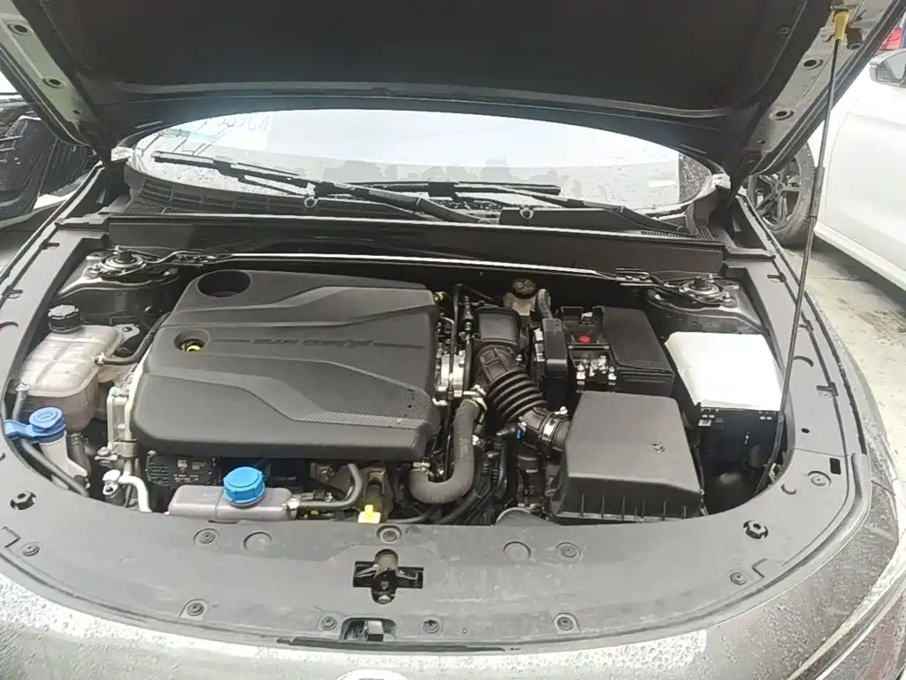 Changan UNI-V 2025 2025 1.5T 500Bar Premium Sport Model