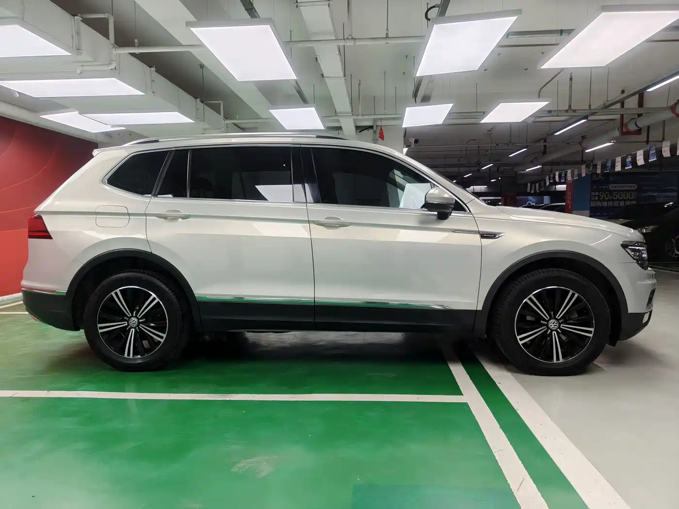 Volkswagen Tiguan L 2017 380TSI Automatic 4WD Luxury Edition фото 4