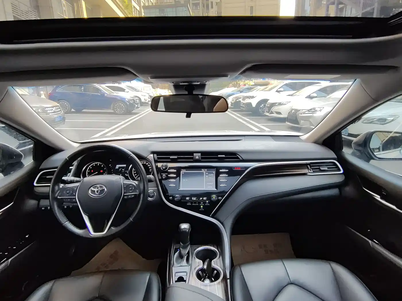 Фото 8 - Toyota Camry
