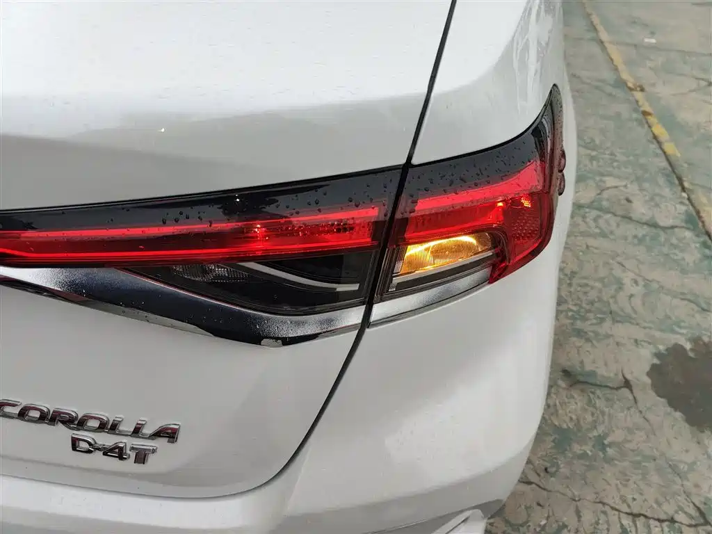 Toyota Corolla 2021 1.2T S-CVT Elite PLUS Edition фото 8