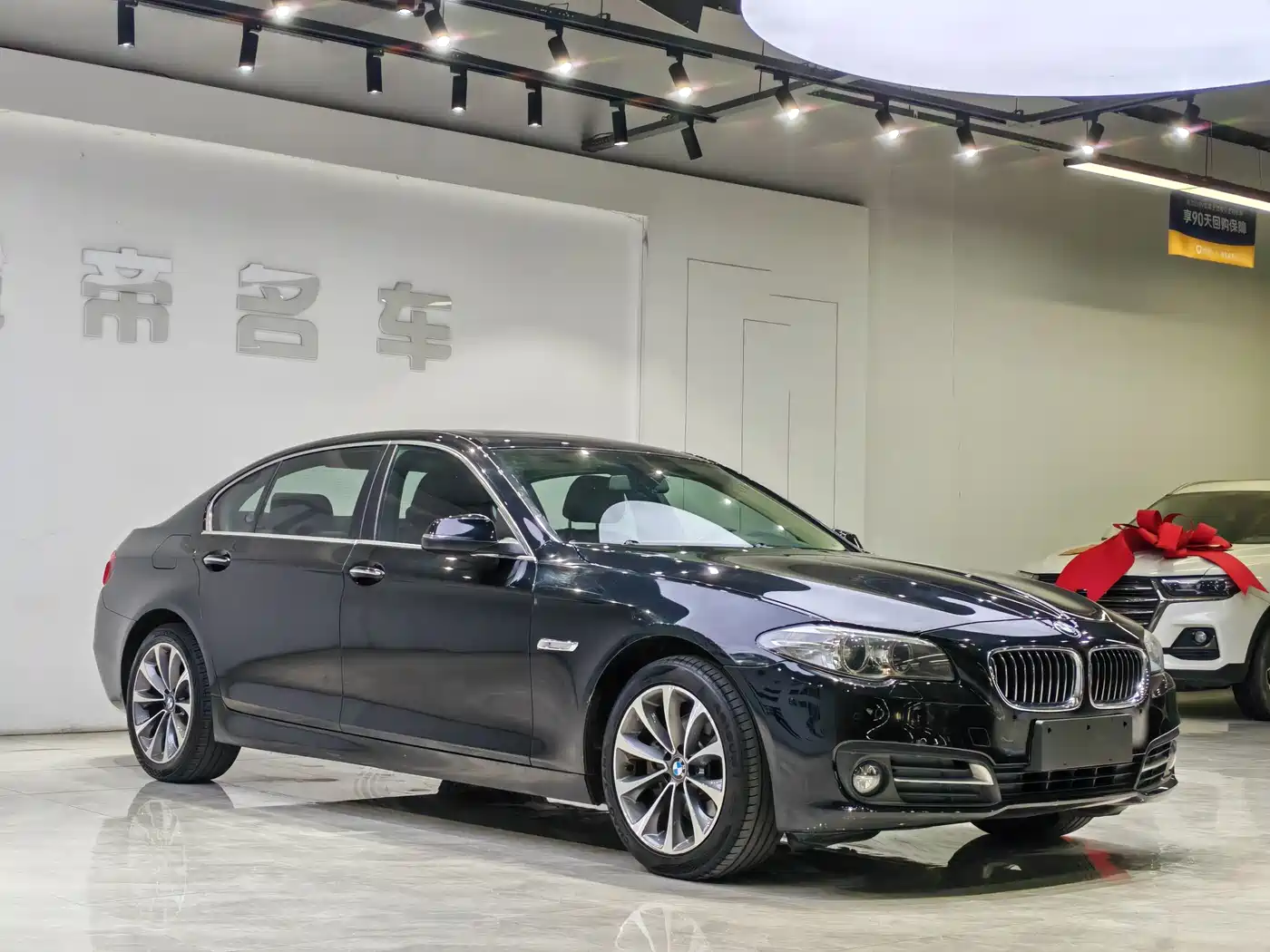 BMW 5 Series 2017 525Li Leading Edition фото 3
