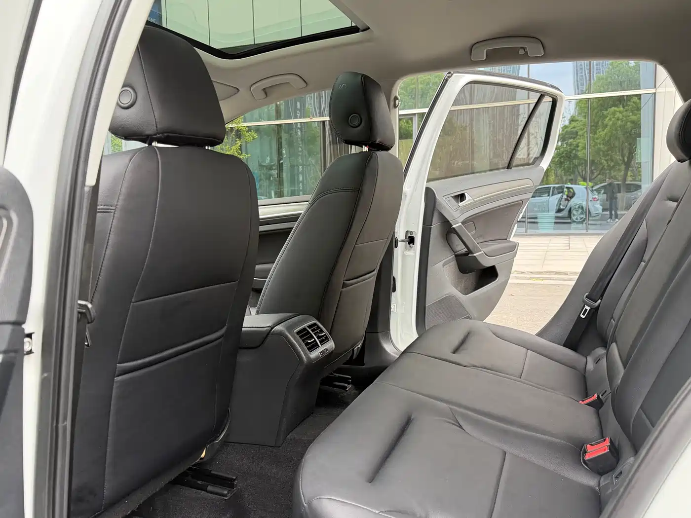 Volkswagen Golf 2016 230TSI Automatic Comfort фото 8