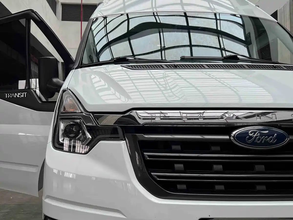 Ford New Generation Transit 2022 2.2T Manual Luxury Passenger Van Pro Medium Wheelbase 9-Seater Medium-High Roof фото 15