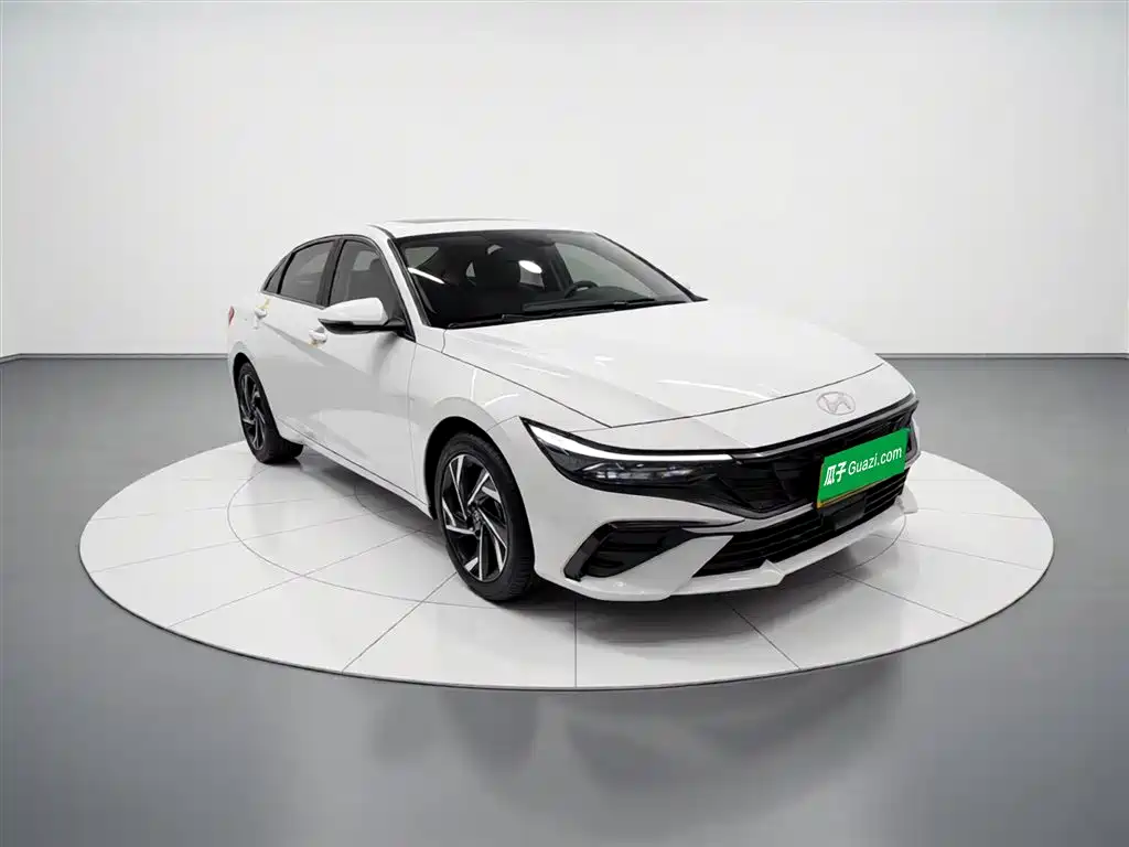 Hyundai Elantra 2023 Model 1.5L CVT LUX Premium Edition фото 4