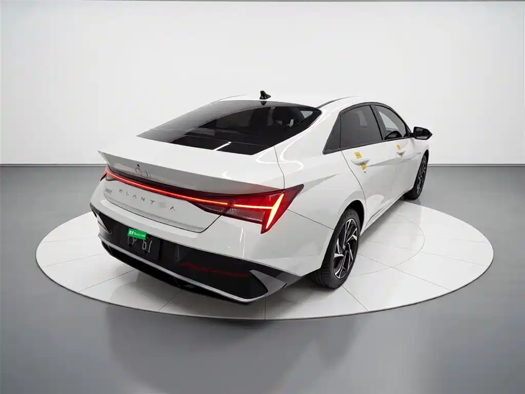 Hyundai Elantra 2023 Model 1.5L CVT LUX Premium Edition фото 7