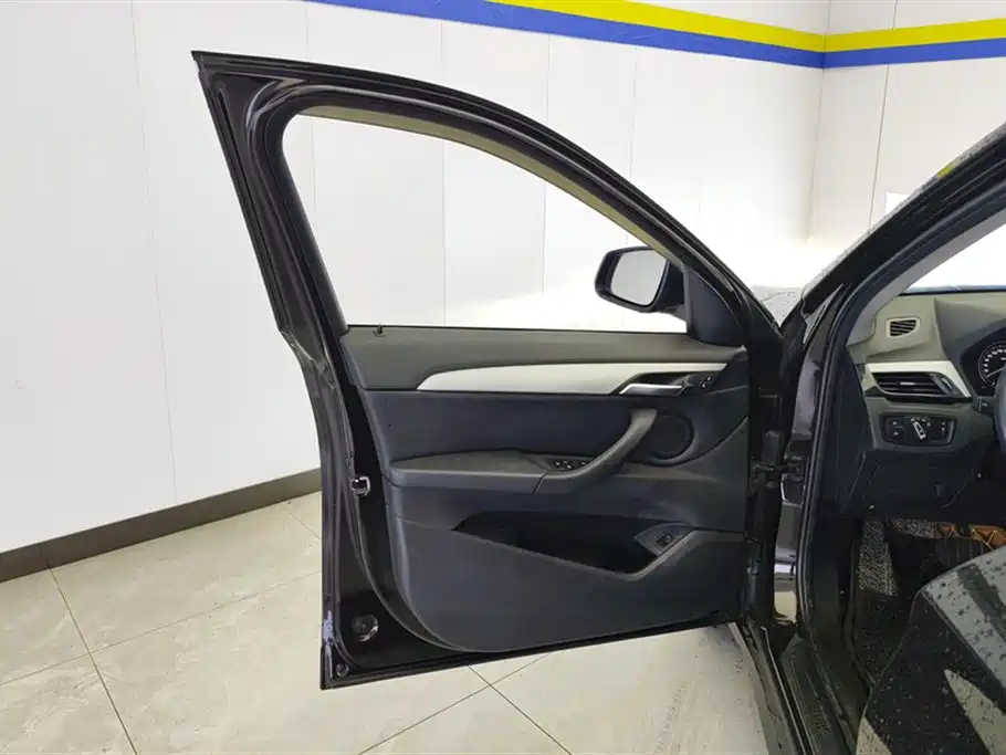 BMW X1 2019 sDrive20Li Leading Model фото 7