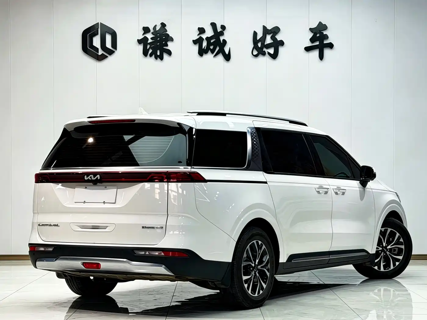 Kia Carnival 2021 2.0T Flagship Edition фото 5