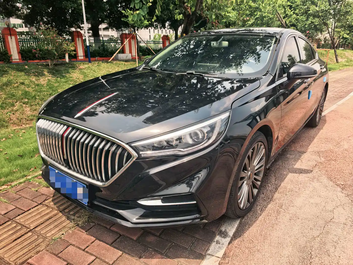 Photo 1 - Hongqi H5