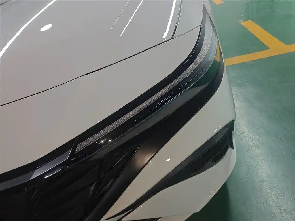 Hyundai Elantra 2023 Model 1.5L CVT LUX Premium Edition фото 24