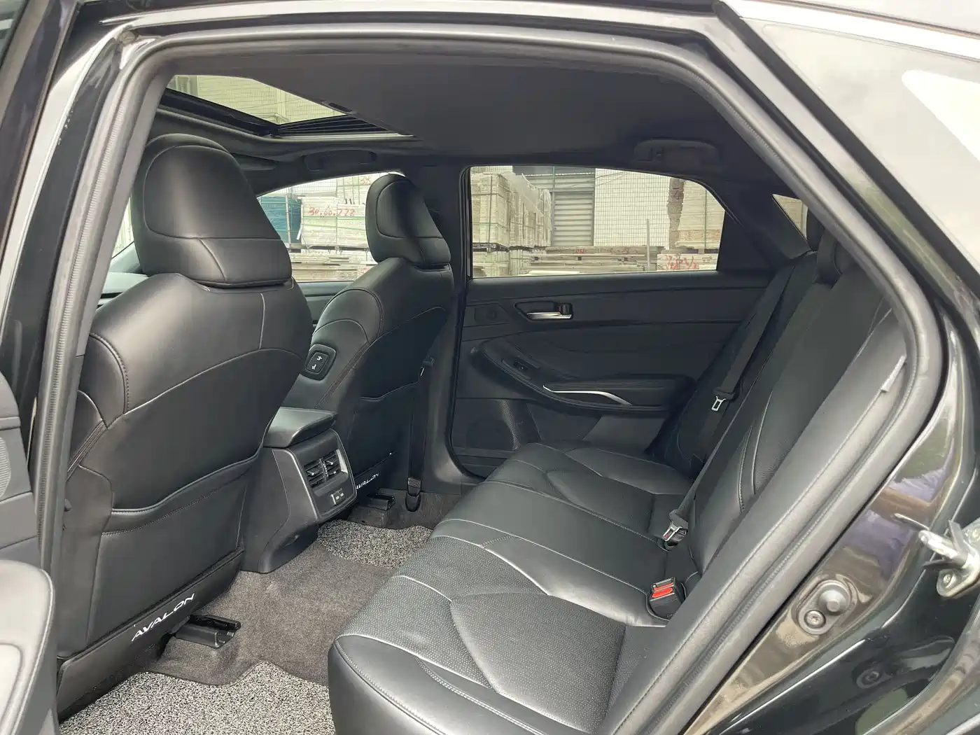 Toyota Avalon 2022 2.0L Luxury Edition фото 10