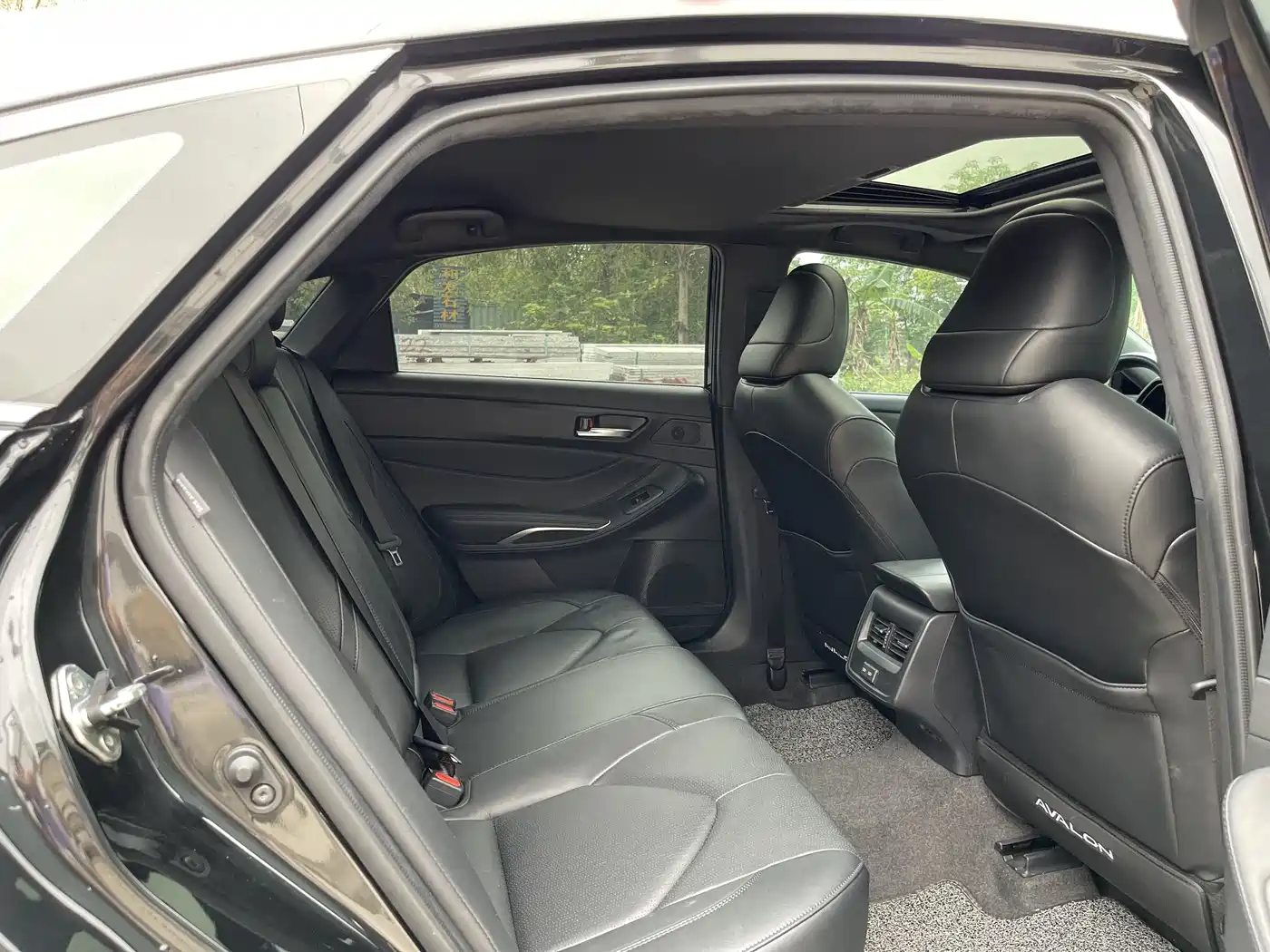 Toyota Avalon 2022 2.0L Luxury Edition фото 13