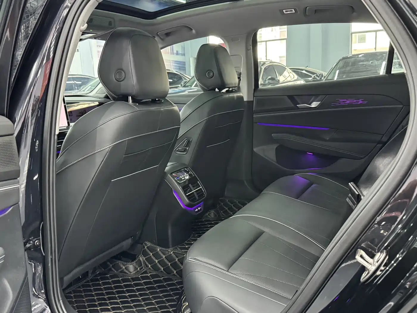 Volkswagen Passat 2025 Model Pro 380TSI Starlight Dragon Edition фото 5