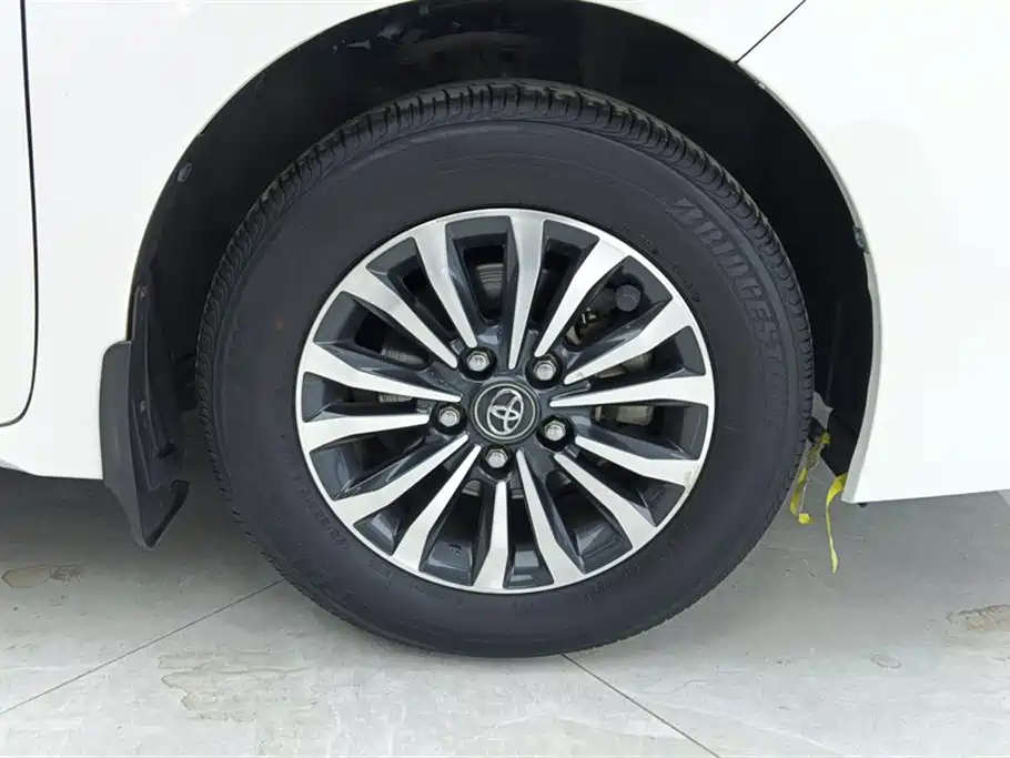 Toyota Corolla 2017 Facelift 1.2T S-CVT GL фото 6