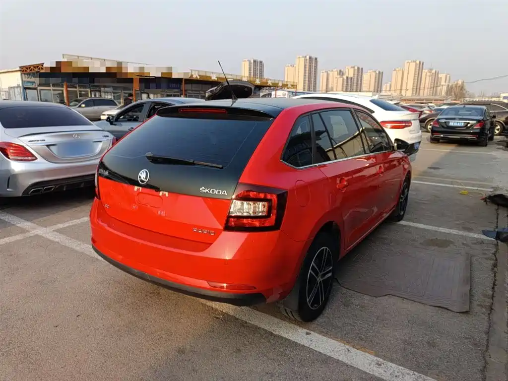 Škoda Skoda Rapid Spaceback 2016 1.6L Automatic Smart Edition фото 5