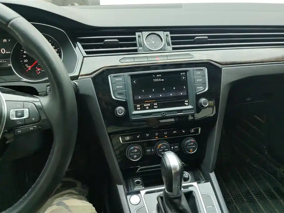 Volkswagen Magotan 2017 330TSI DSG Luxury фото 13