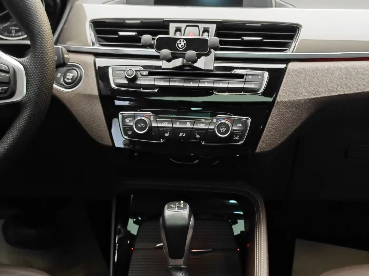 BMW X1 2016 sDrive18Li Luxury Model фото 19
