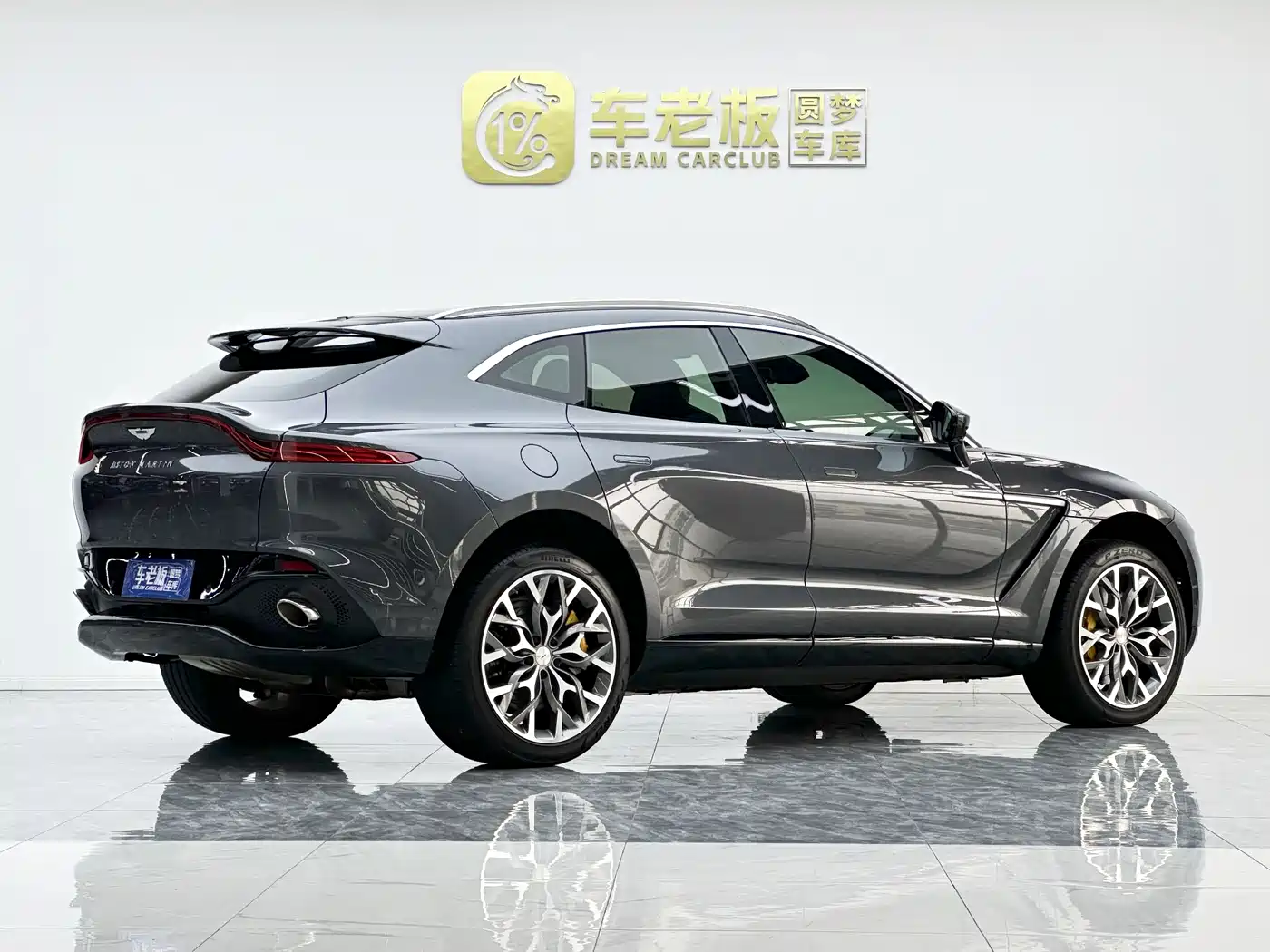 ASTON MARTIN DBX