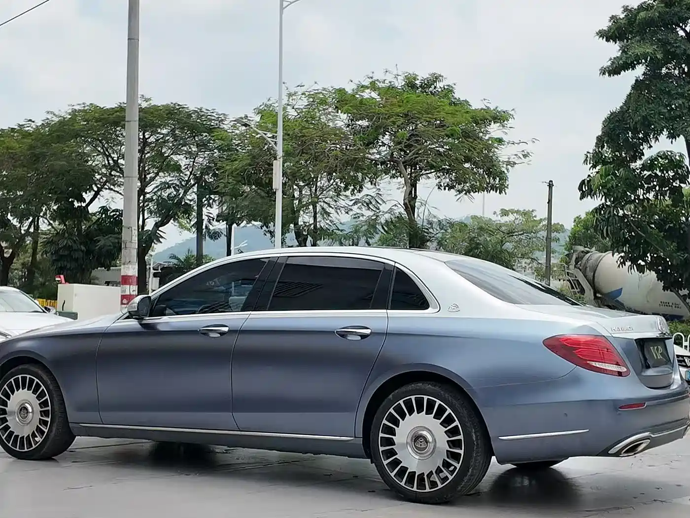 Mercedes-Benz E-Class 2017 Model E 320 L 4MATIC фото 12