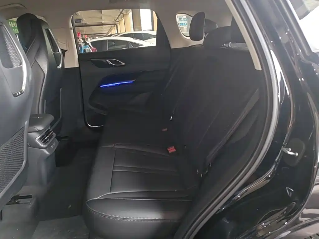Photo 17 - Hongqi HS3 PHEV