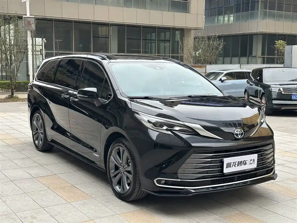 Toyota Sienna 2021 2.5L Hybrid Premium Edition фото 2