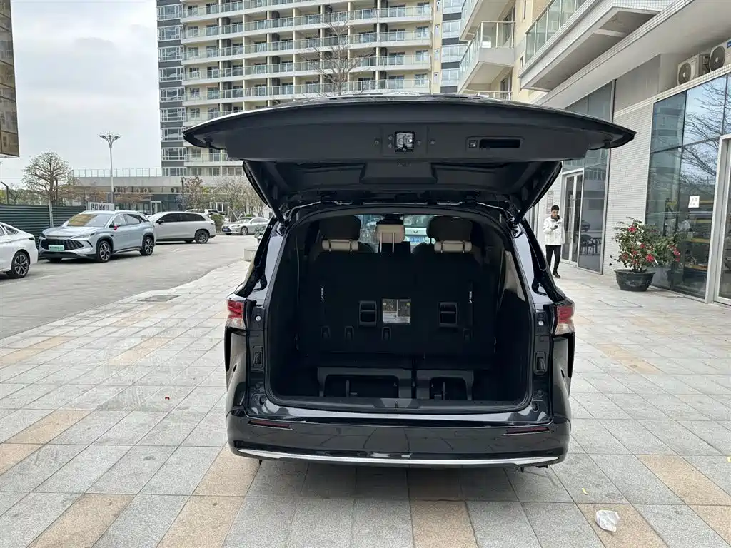 Toyota Sienna 2021 2.5L Hybrid Premium Edition фото 8