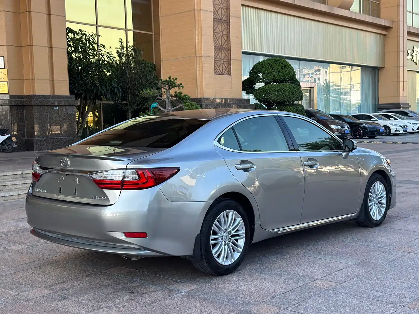 Lexus ES 2015 200 Comfort Edition фото 4