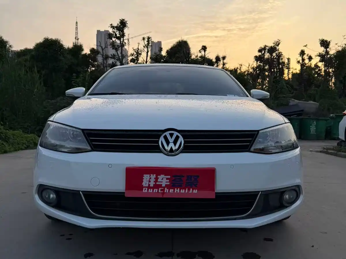 Volkswagen Sagitar 2012 1.4TSI Automatic Luxury фото 3