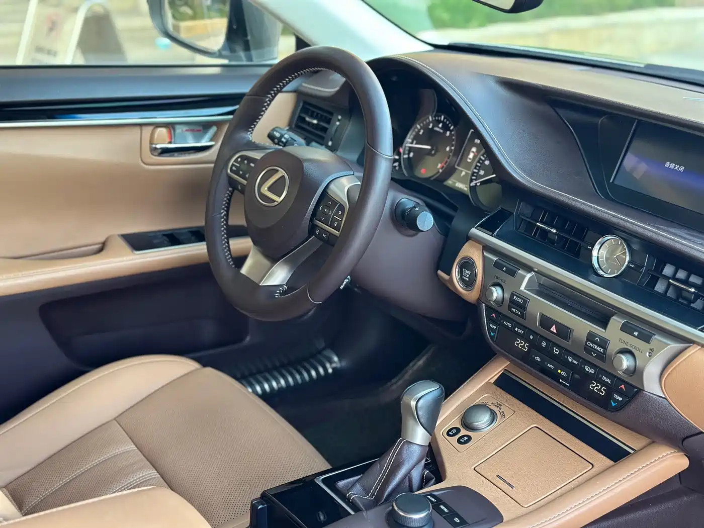 Lexus ES 2015 200 Comfort Edition фото 8